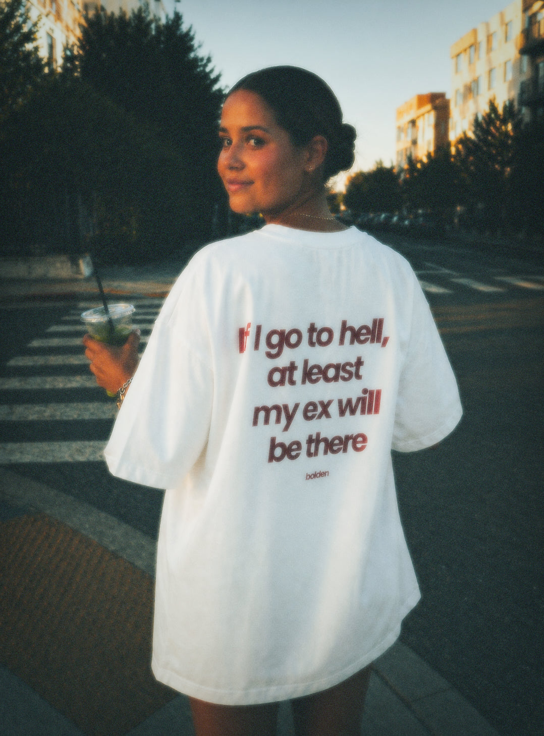 Si voy al infierno, al menos mi ex estará aquí - Camiseta unisex extragrande