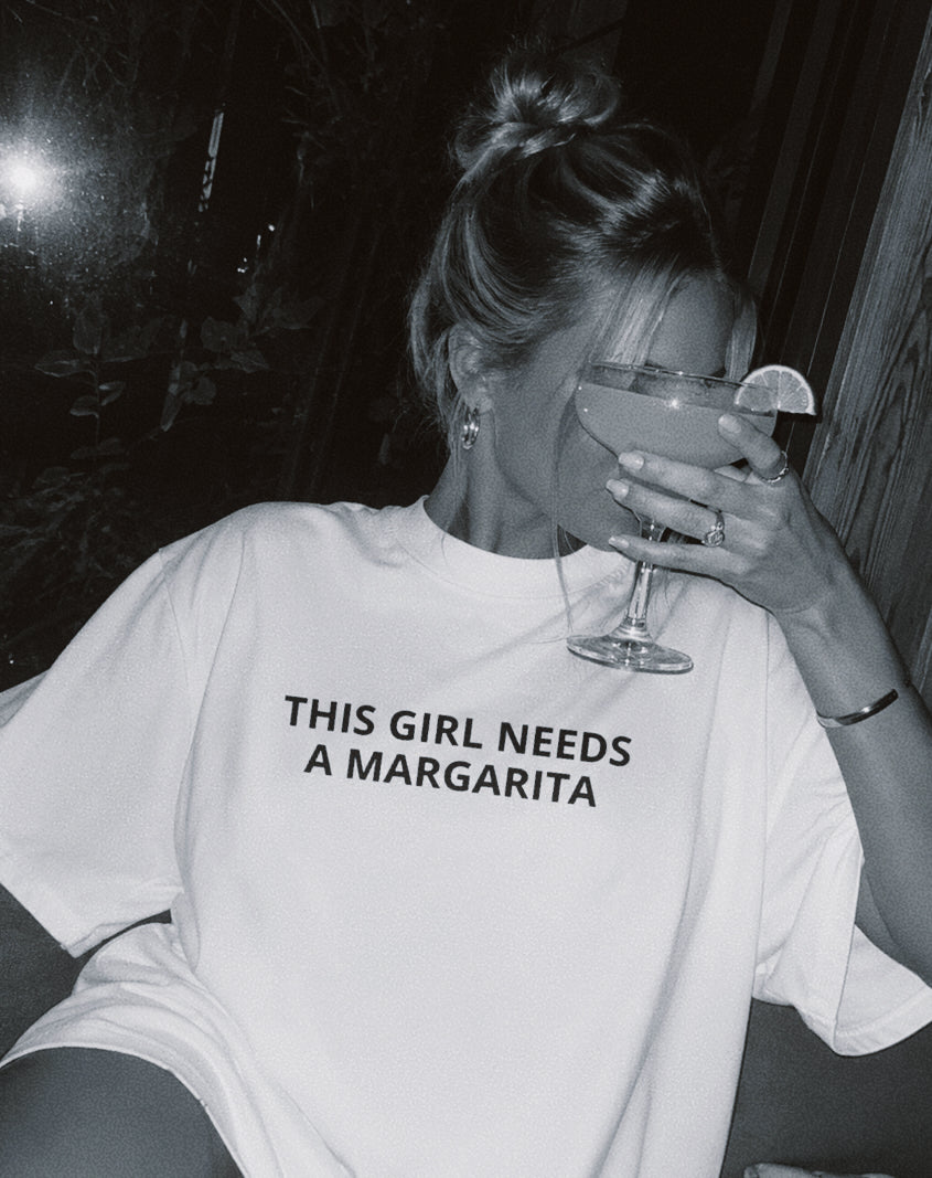 This girl needs a margarita - Unisex Oversized Tee